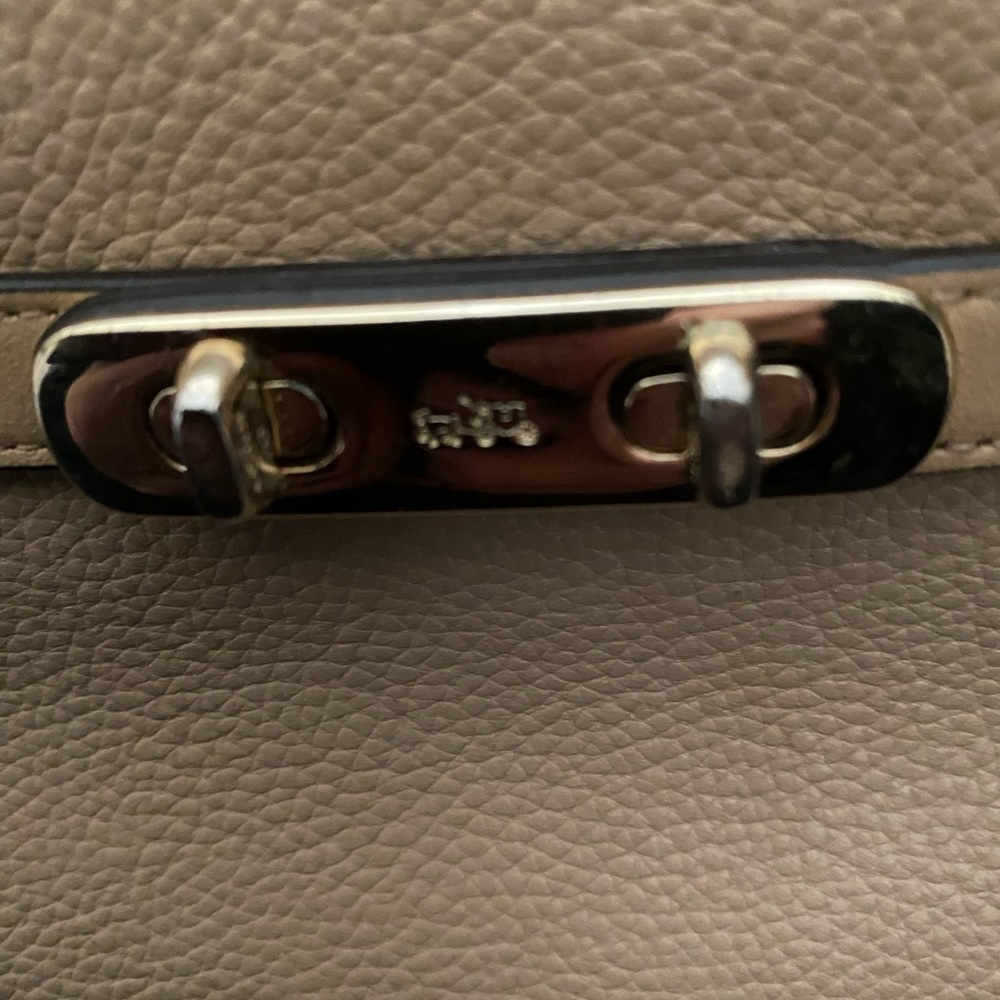 Coach tan shoulder purse - Picture 5 of 16